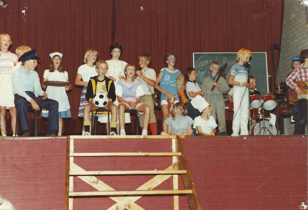 Afscheidsfeest 6e klas Prinses Margriet School Colmschate 1983