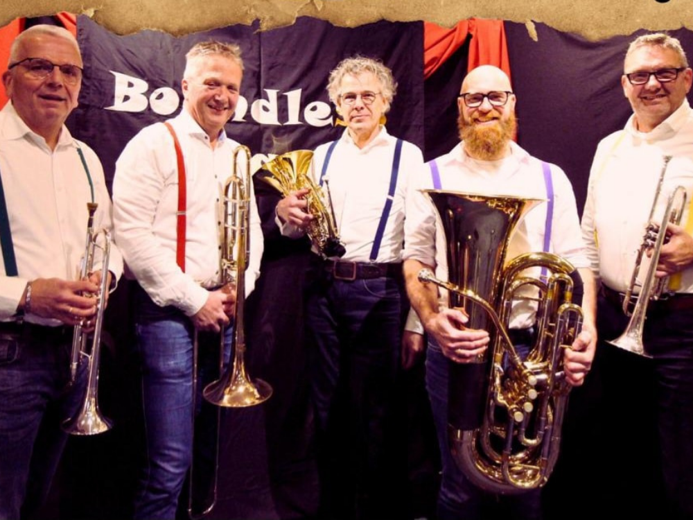Banner huurder Boundless Brass